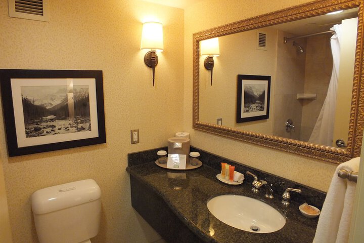 Room 124 of 191