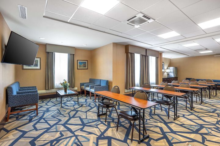 Best Western Plus University Park Inn & Suites