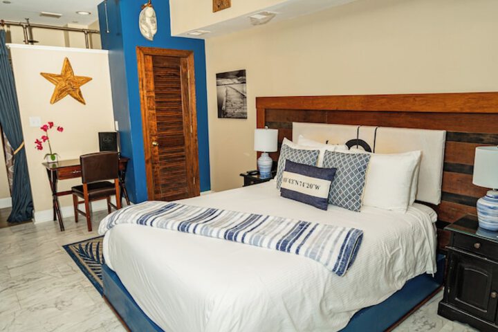 Waters Edge Inn - Adults Only
