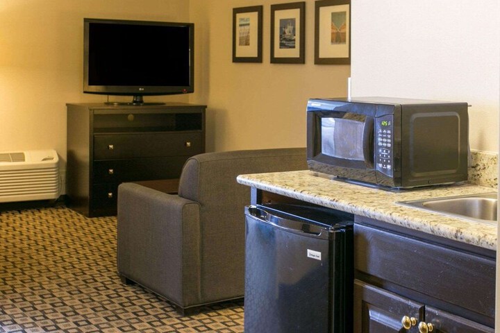 Comfort Suites Benton Harbor - St. Joseph