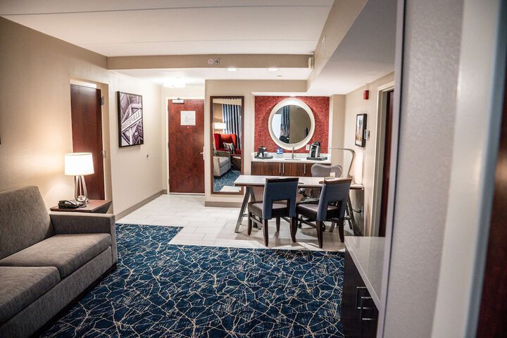 Lounge 141 of 158