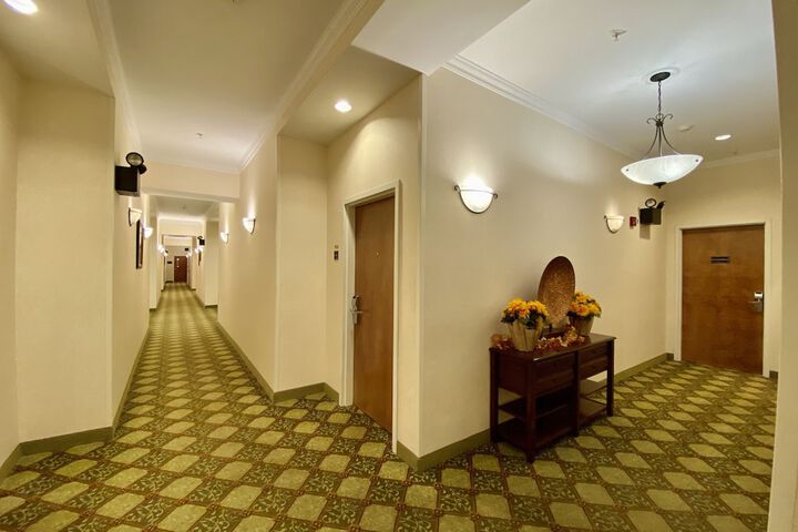 Ballroom/Hall 120 of 125