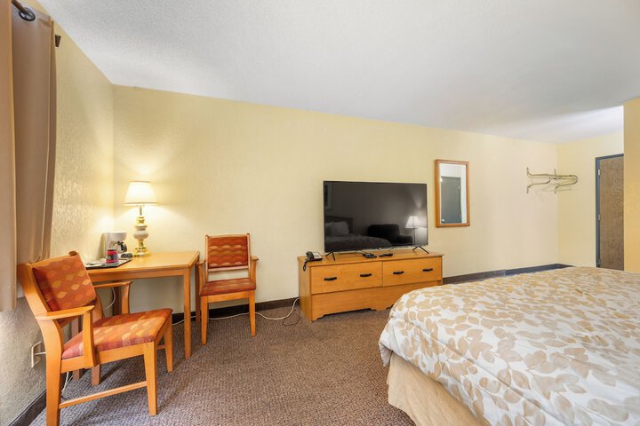 Room 18 of 49