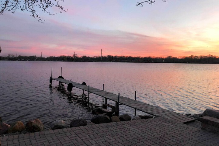 Lakefront Antioch Cottage w / Dock & Gas Grill!