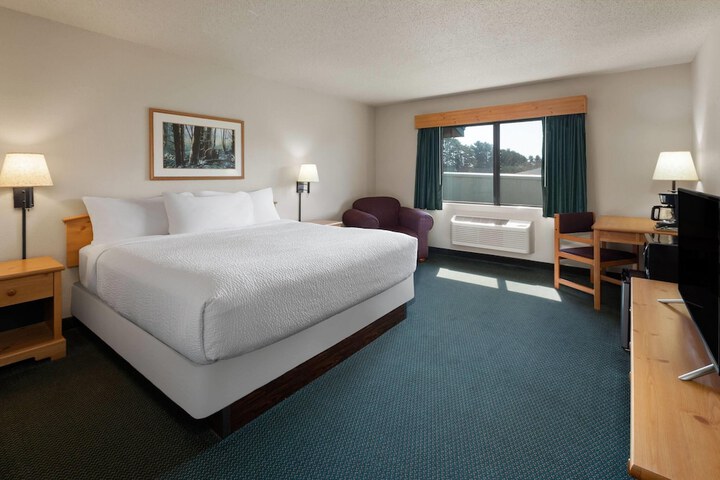 Shell Lake Lodge a Travelodge by Wyndham