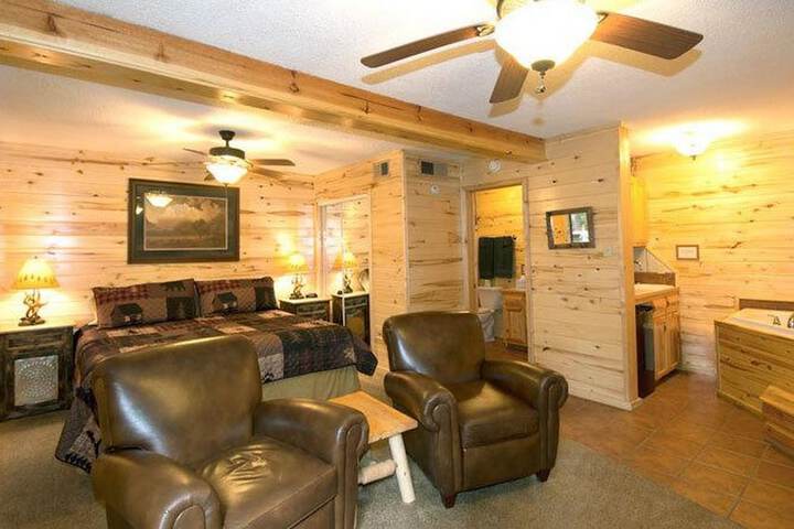 Upper Canyon Inn & Cabins