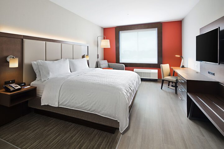 Room 14 of 32