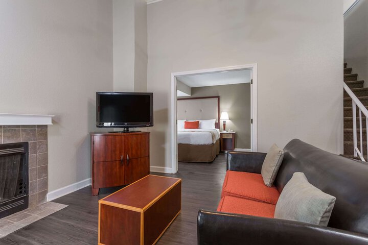 Room 6 of 16