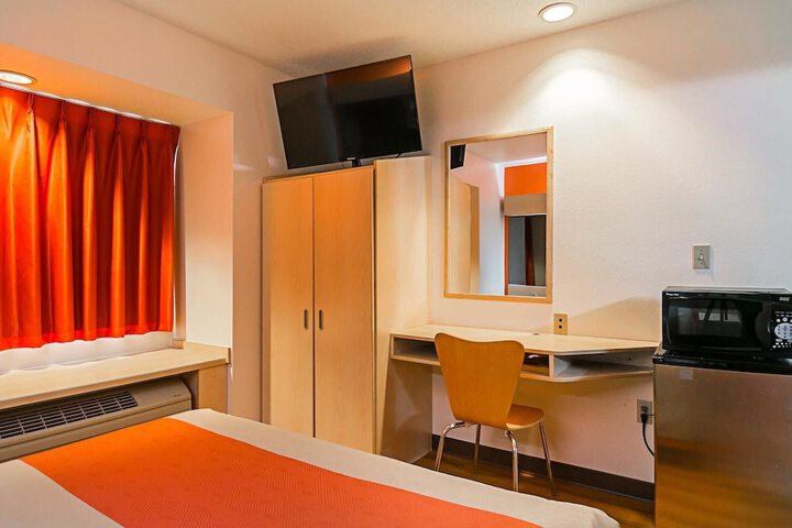 Motel 6 Sycamore IL