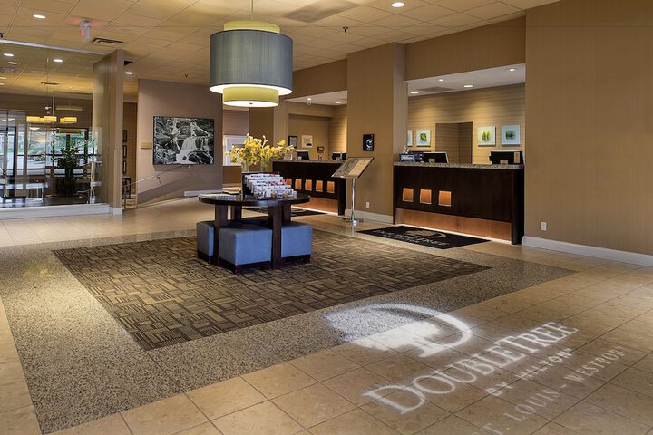 DoubleTree by Hilton St. Louis - Westport
