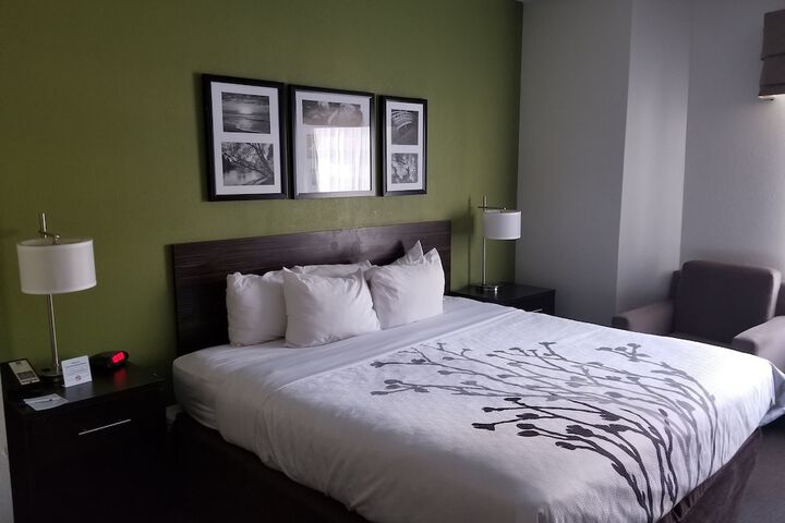 Room 11 of 40