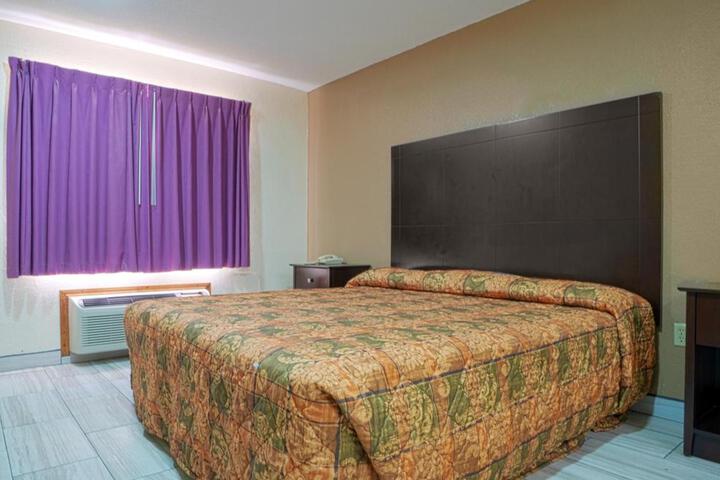 EXECUTIVE INN AND SUITES