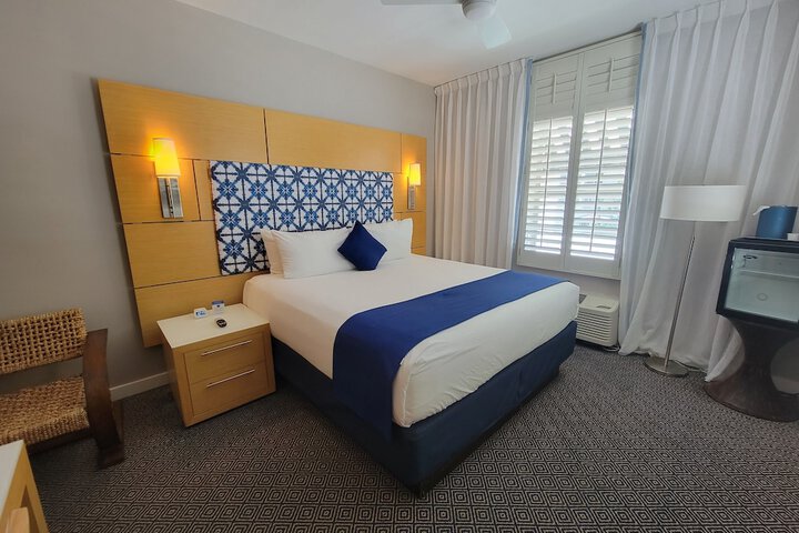 Room 25 of 38