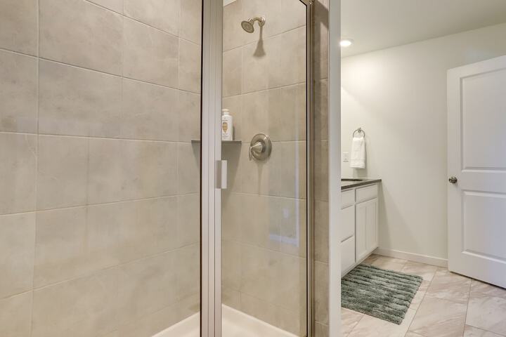 9 Mi to Airport: Commerce City Townhome w / Deck