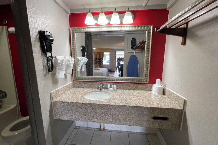 Room 8 of 18