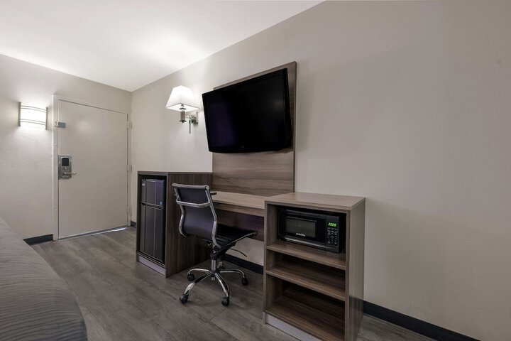 Room 18 of 30