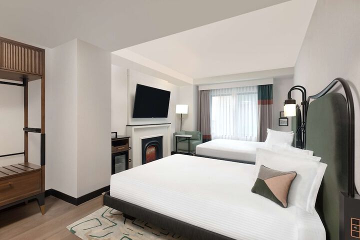 Room 21 of 34