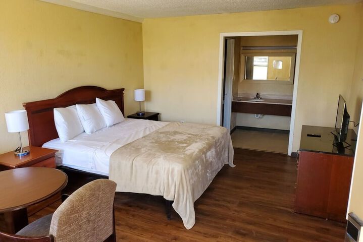Room 8 of 17