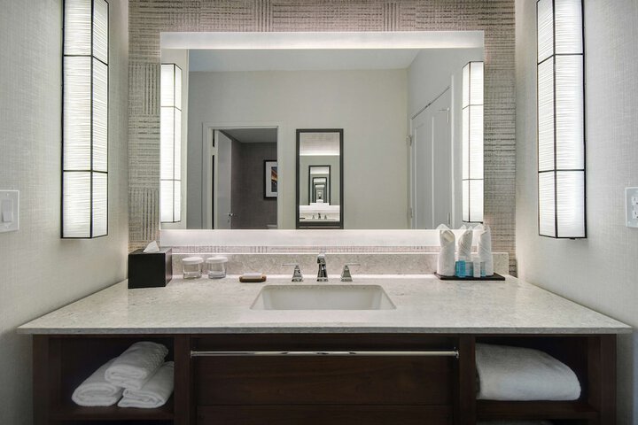 Embassy Suites by Hilton Detroit Metro Airport