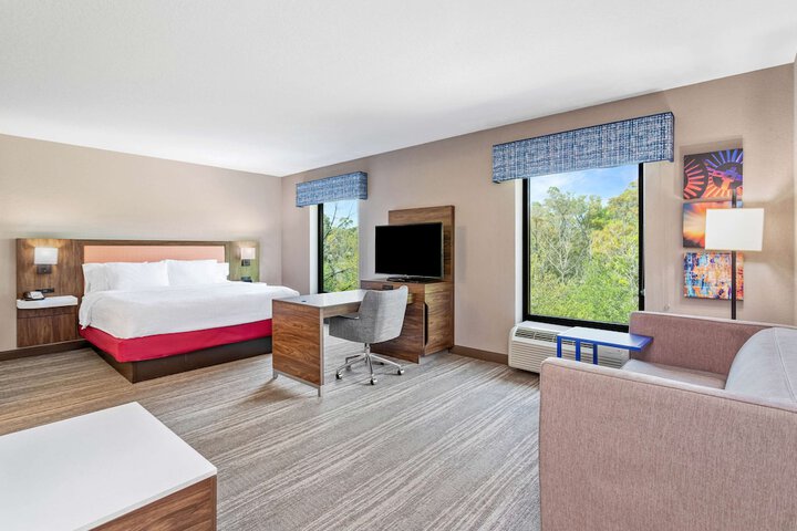 Room 5 of 70
