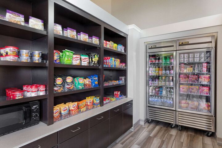 La Quinta Inn & Suites by Wyndham Clifton / Rutherford