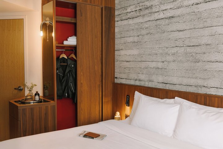 Room 28 of 46