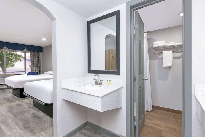 Room 19 of 25