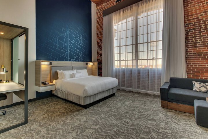 Room 21 of 32