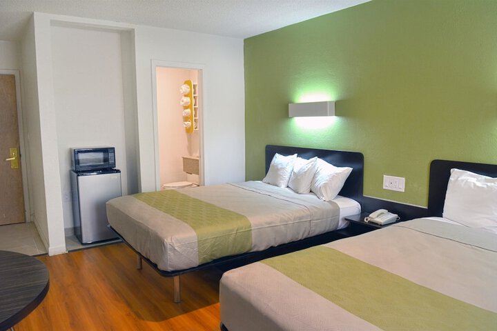 Room 25 of 42