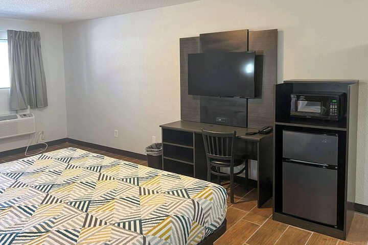 Motel 6 Hurricane WV