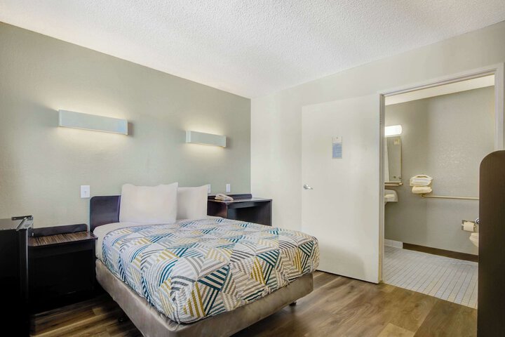 Room 7 of 26