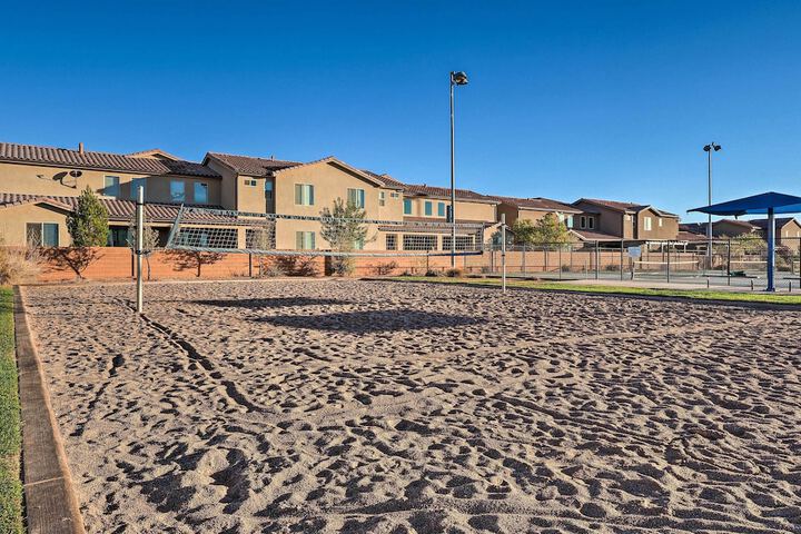 Utah Home w / Pool & Hot Tub Access Mtn Views!