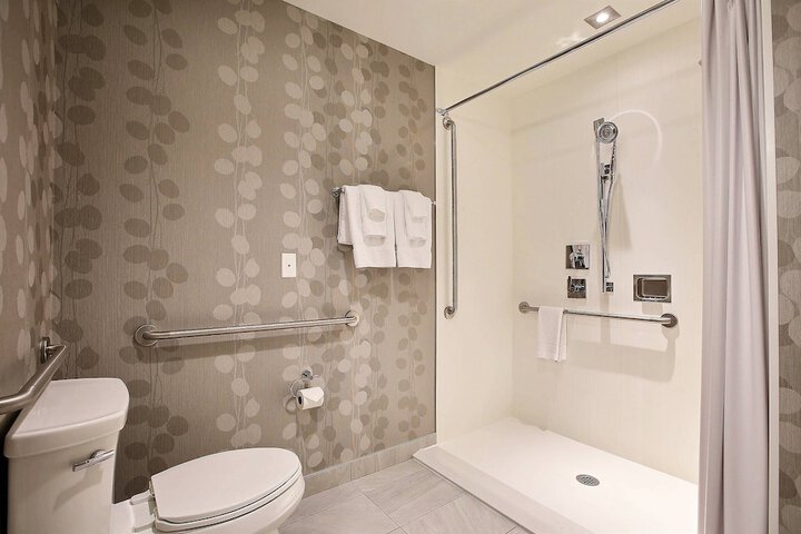 Room 32 of 70