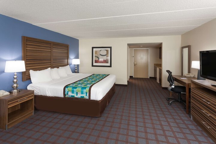Room 8 of 24