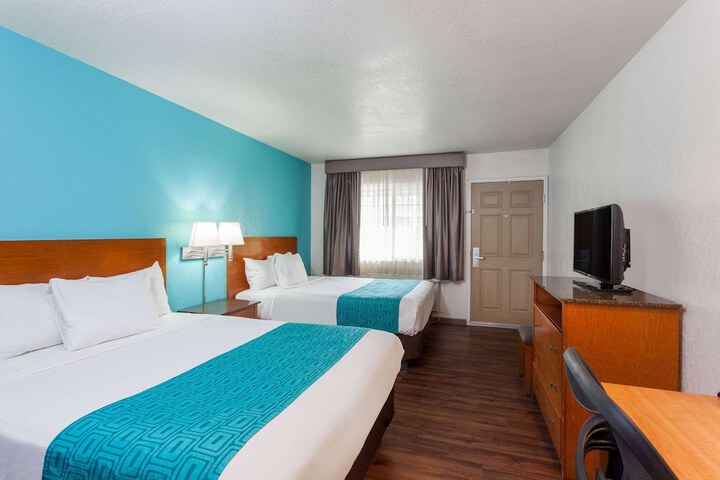 Room 4 of 15