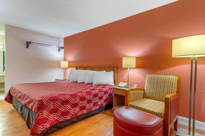 Room 8 of 24