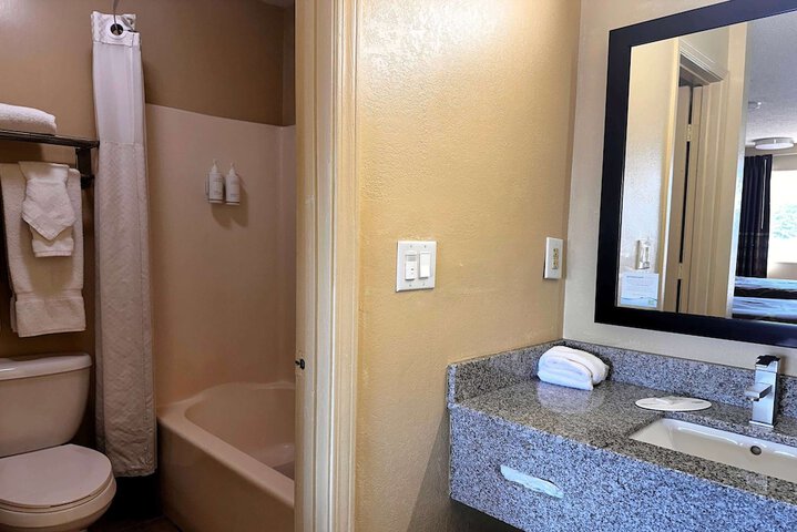 Super 8 by Wyndham Lafayette / Purdue Area