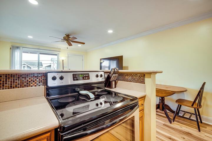 Steps to Sand & Surf! Couples Haven in Brigantine
