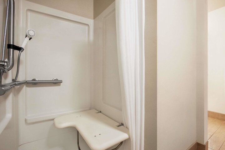 Room 5 of 16