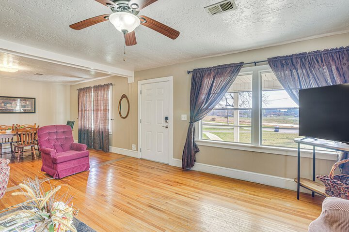 Charming Gadsden Home w / Golf Course Views!