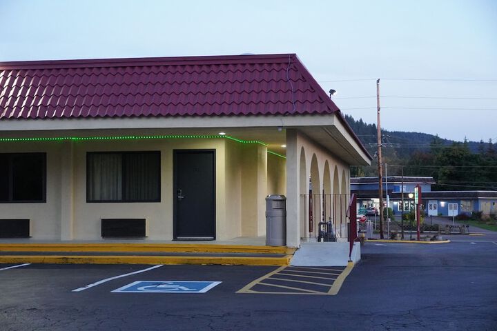 Timberland Inn & Suites