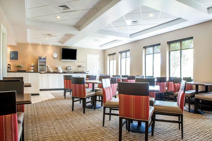 Comfort Suites West Warwick - Providence