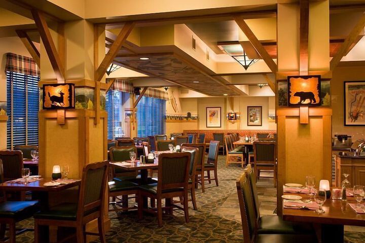 Dining 23 of 32