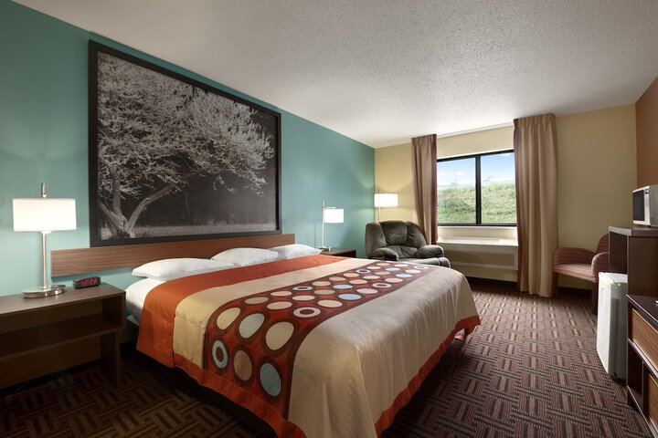 Room 9 of 18