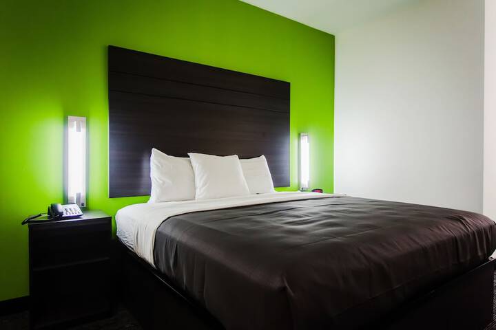 Room 32 of 69