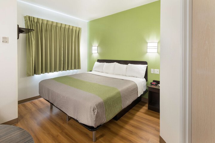 Room 14 of 26