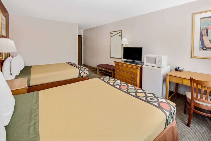 Room 8 of 18