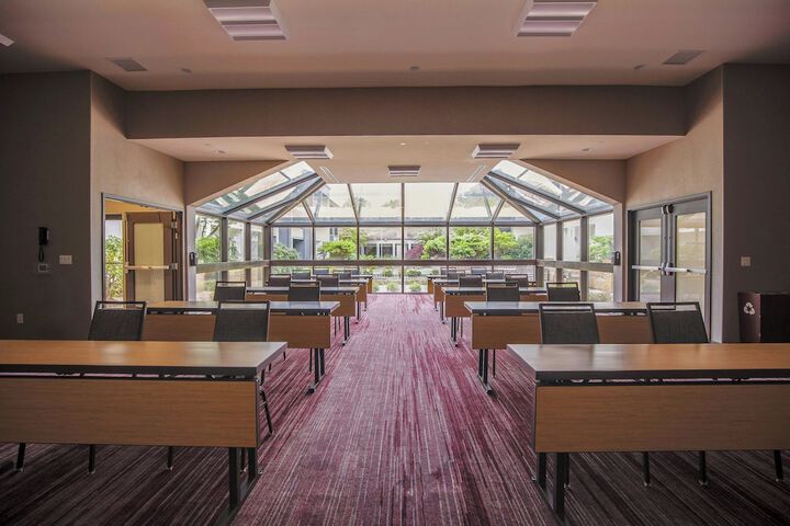 Courtyard by Marriott Lincroft Red Bank