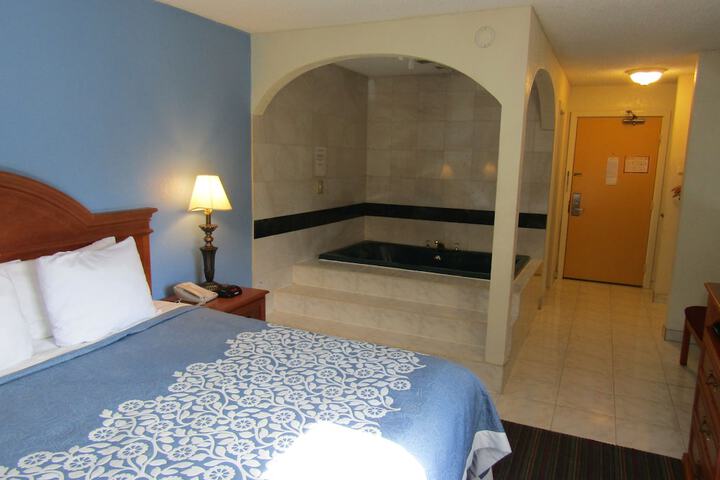 Room 14 of 25