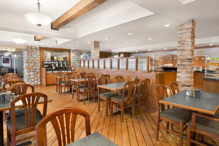 Canmore Inn & Suites